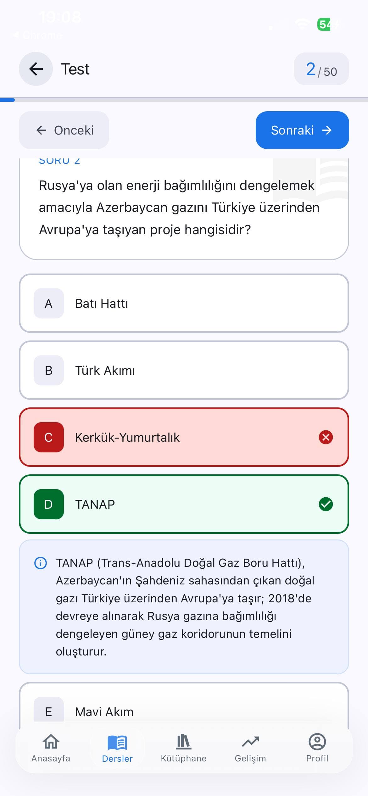 Kapsül KPSS Test modu ekranı — beş şıklı soru ve anında geri bildirim